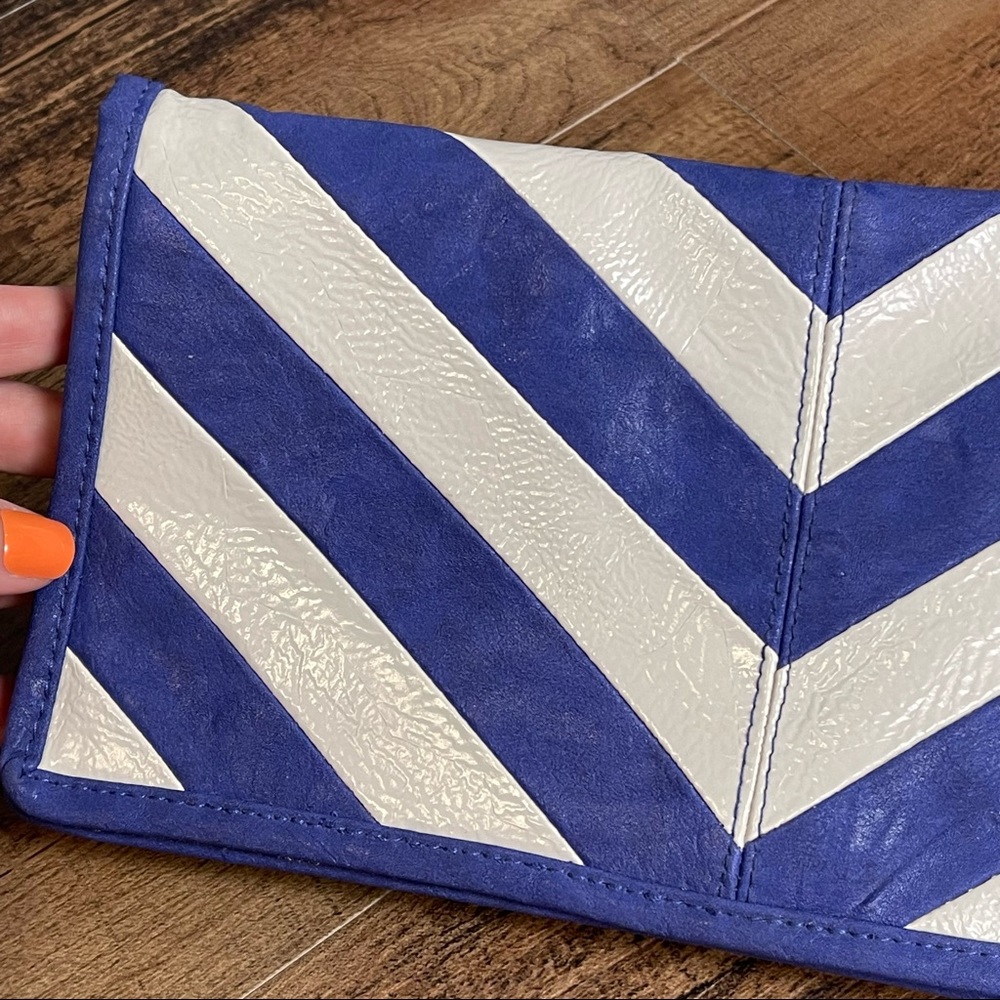 FOREVER 21 Cobalt Blue Chevron Statement Piece Clutch - Picture 3 of 7